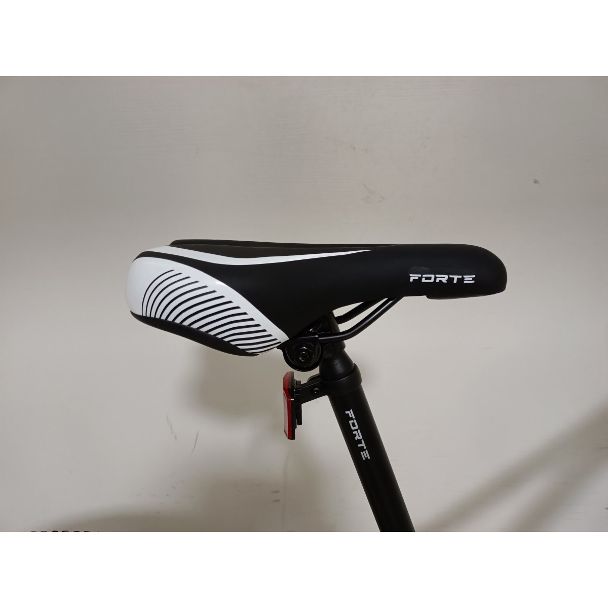 Велосипед FORTE WARRIOR 26"/13", біло-чорний