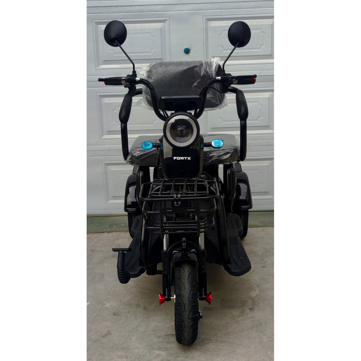 Электроскутер FORTE FAMILY Черный