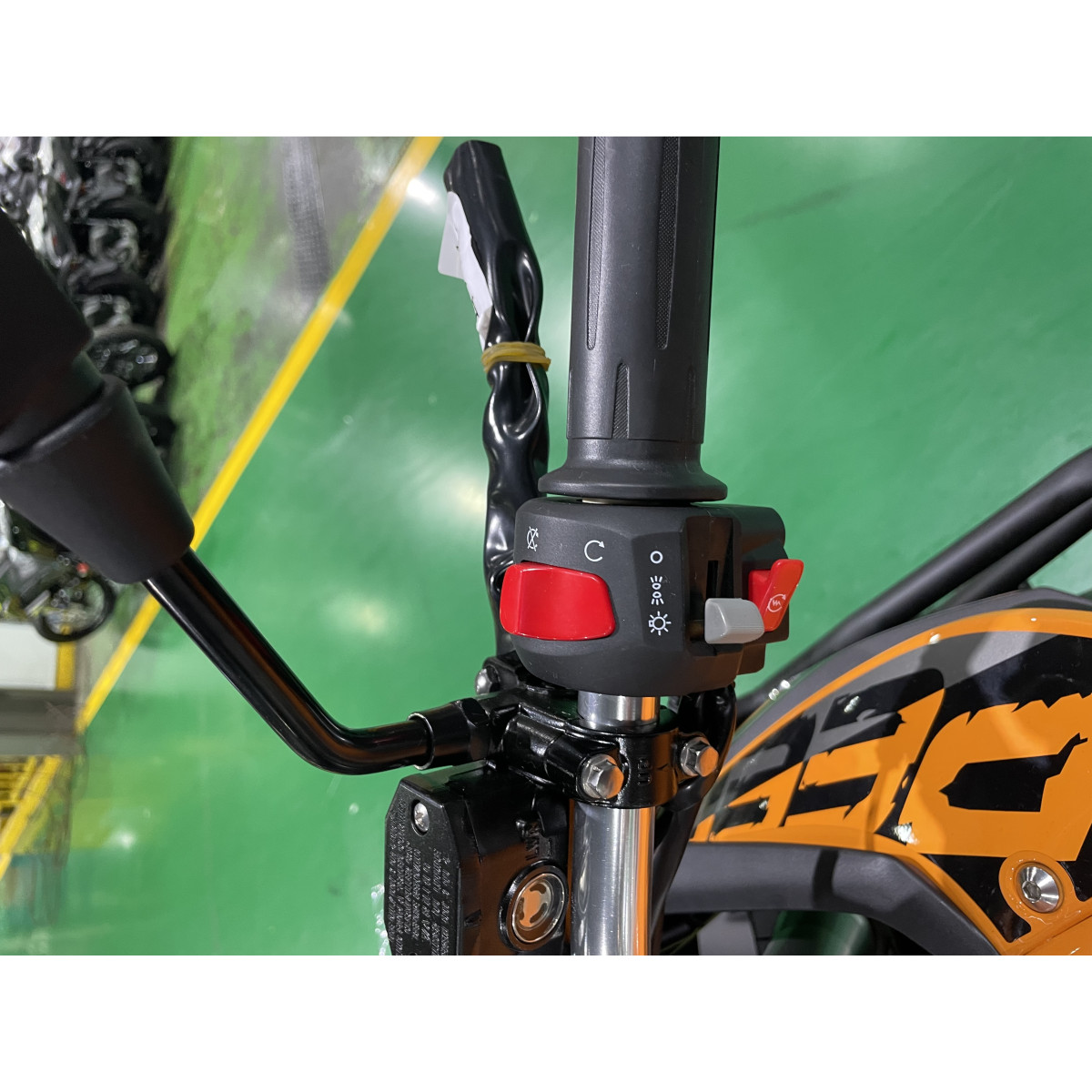 Мотоцикл CYCLONE RX3 Помаранчевий