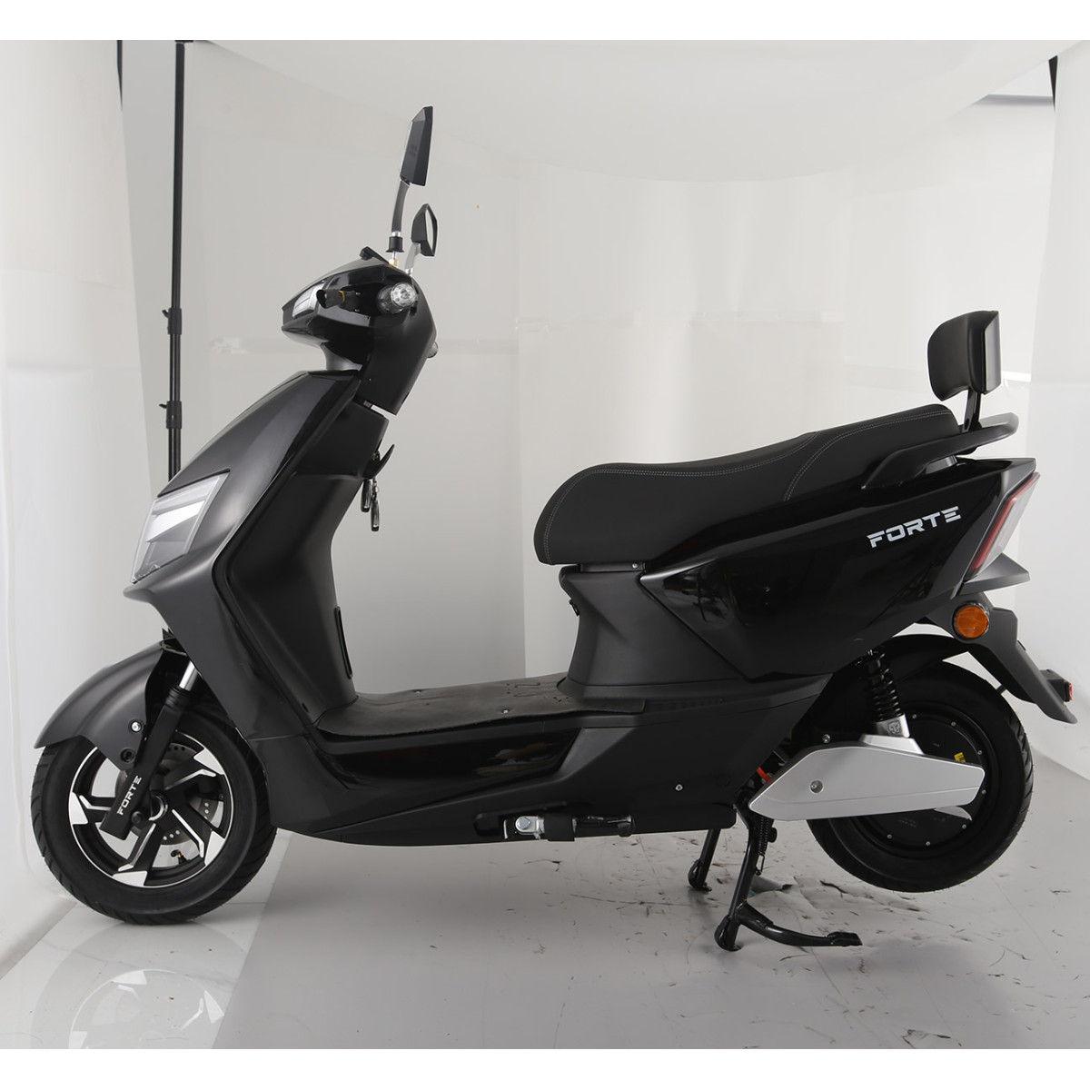 Скутер акумуляторний FORTE RANGER Чорний