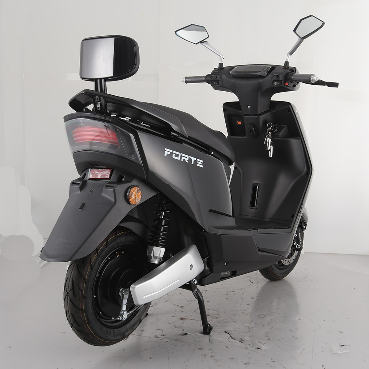 Скутер аккумуляторный FORTE T3 Черный