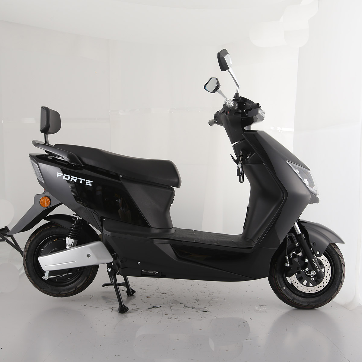 Скутер аккумуляторный FORTE T3 Черный