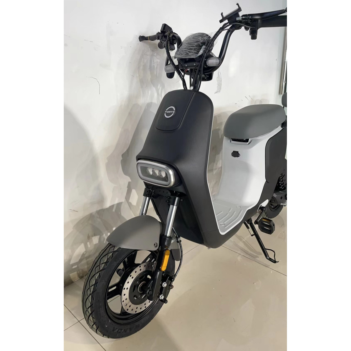 Велоскутер аккумуляторный FORTE SPIN Черный