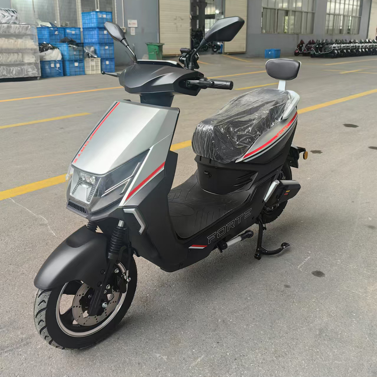 Скутер аккумуляторный FORTE GRAVY Черный