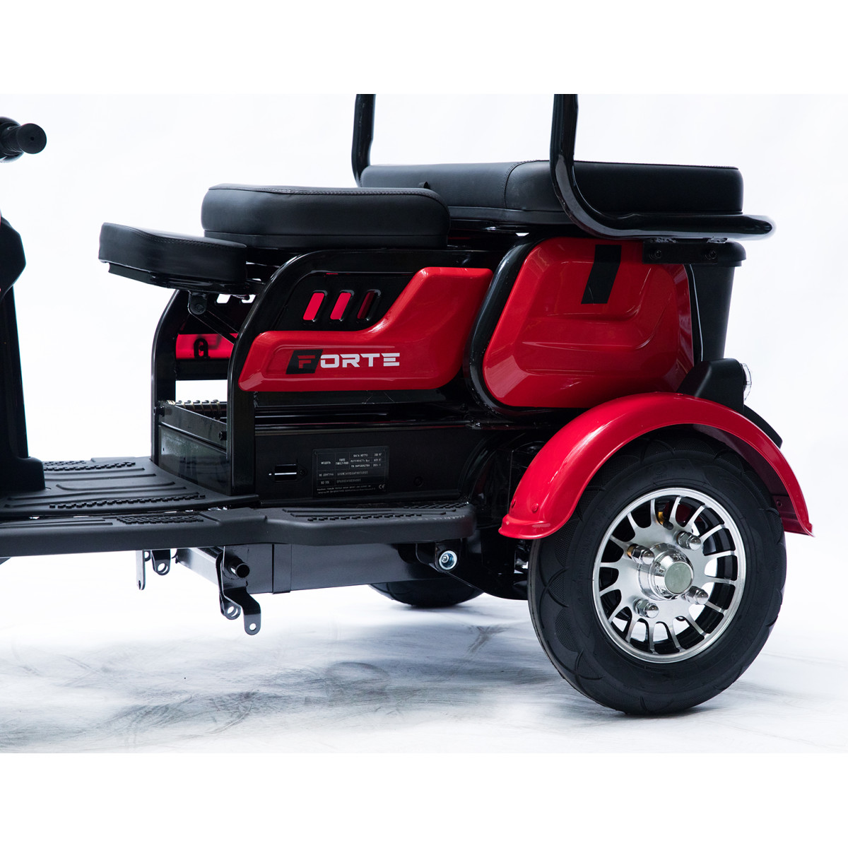 Трицикл аккумуляторный Forte Family-P600, Красный