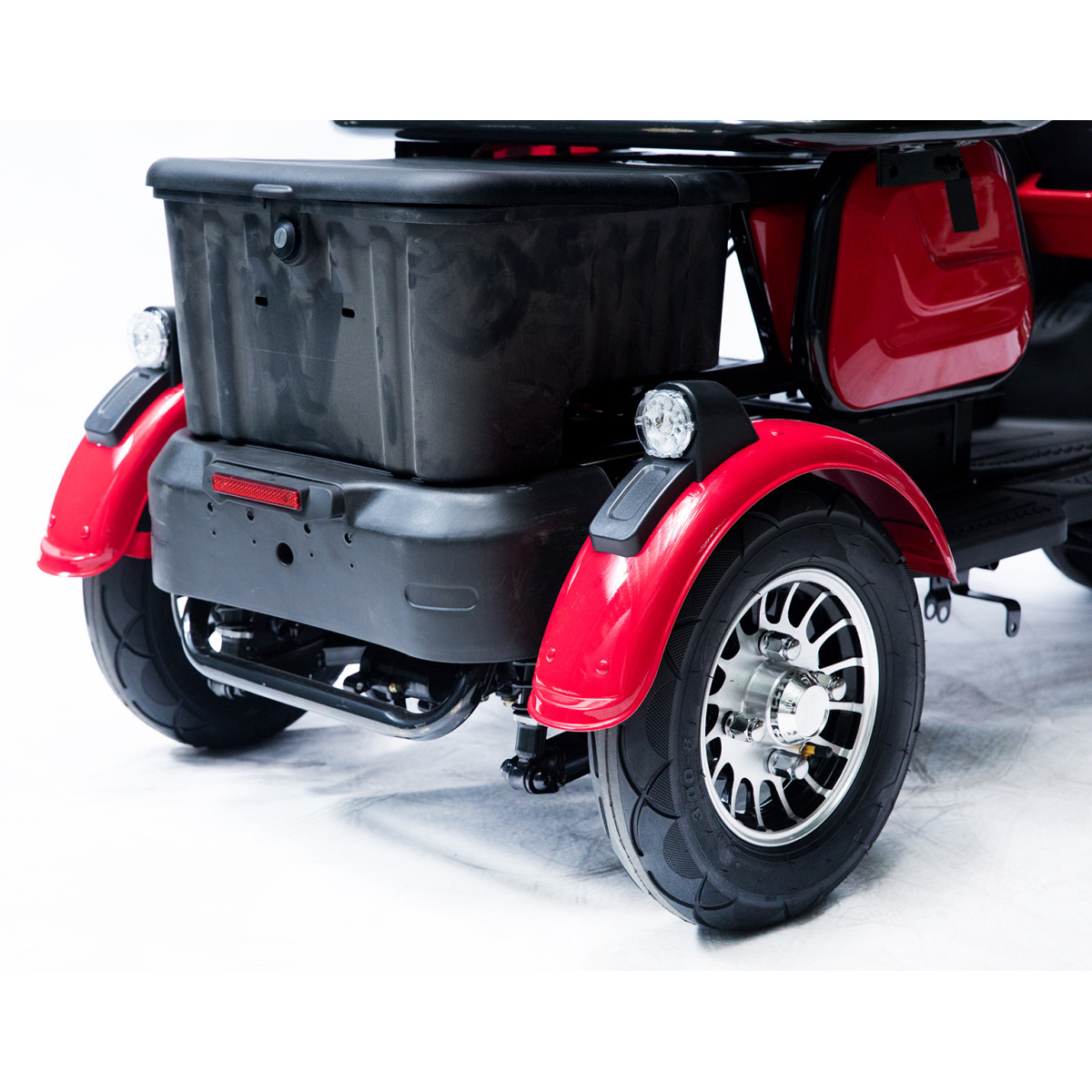 Трицикл аккумуляторный Forte Family-P600, Красный