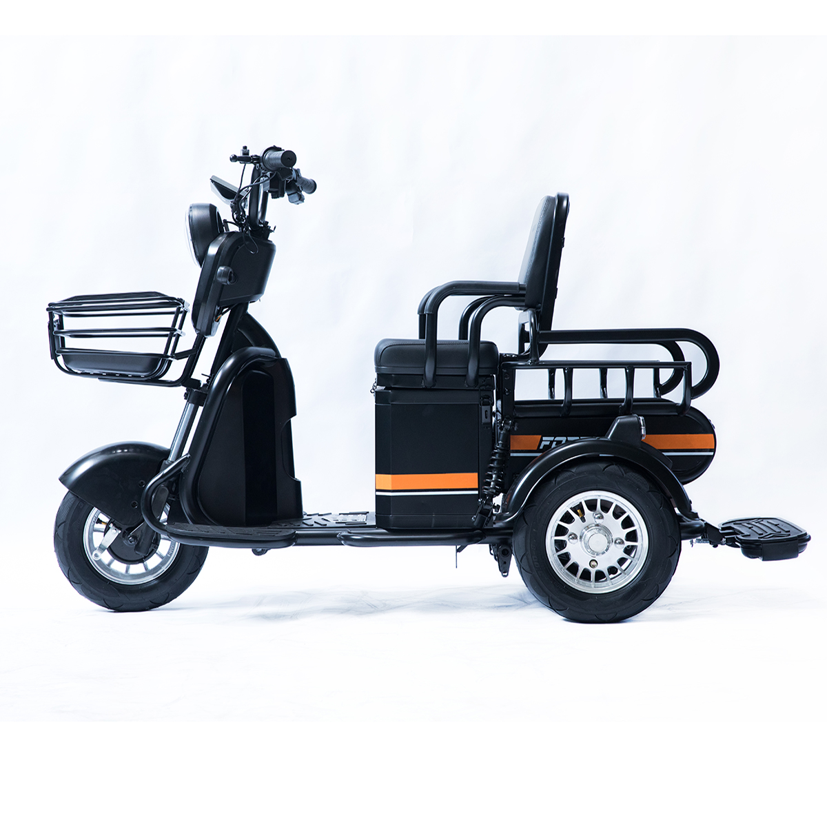 Трицикл акумуляторний Forte CARGO-P650 Чорний