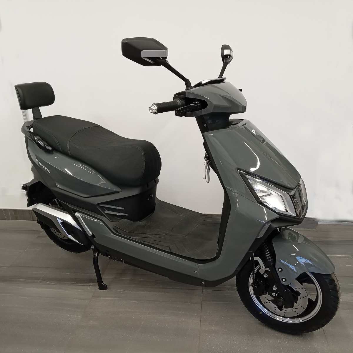 Скутер аккумуляторный FORTE R3 Серый