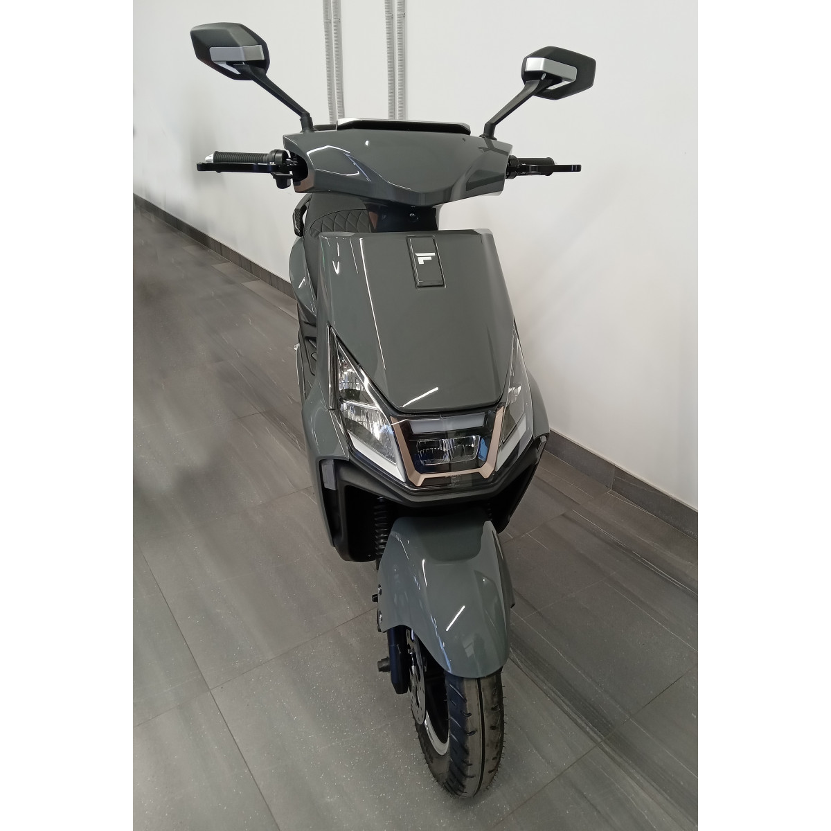 Скутер аккумуляторный FORTE R3 Серый