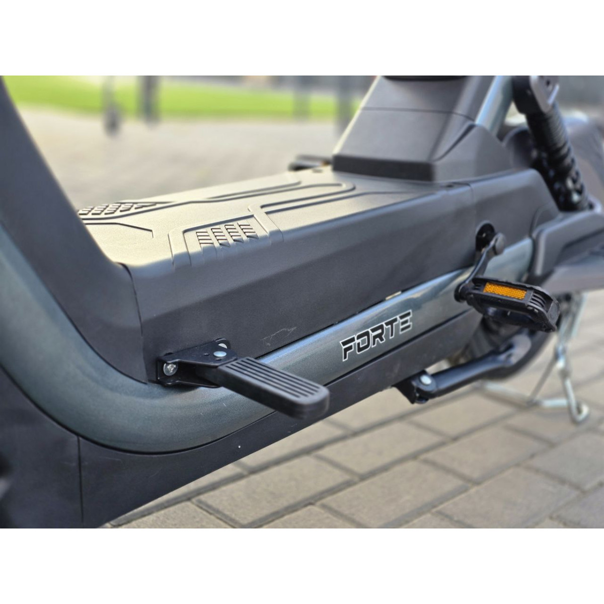 Велоскутер акумуляторний NIRO FORTE Сірий