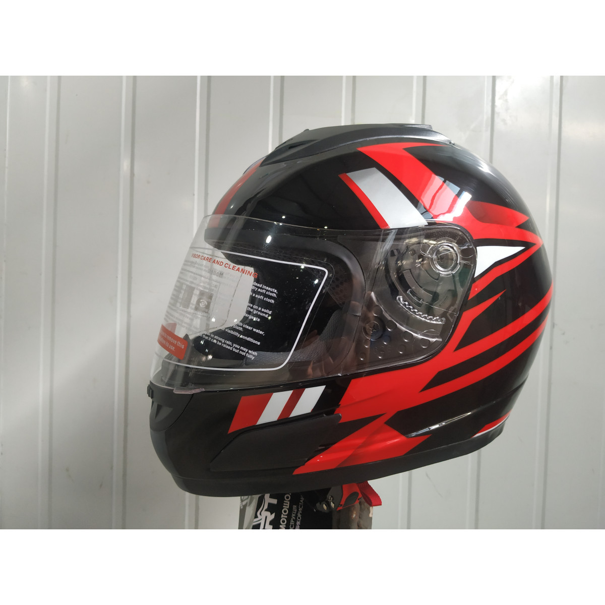 Мотошолом чорно-червоний FORTE BLD-626, розмір S