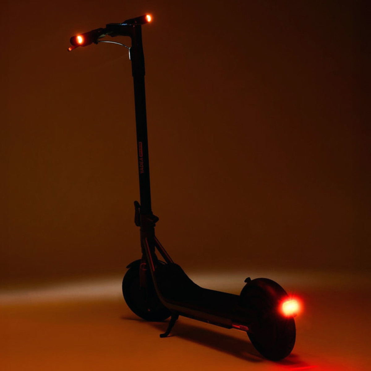 Самокат аккумуляторный Yadea Starto серый