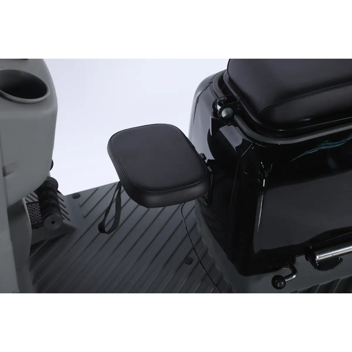 Трицикл аккумуляторный Forte SONIC-WN800B Черный