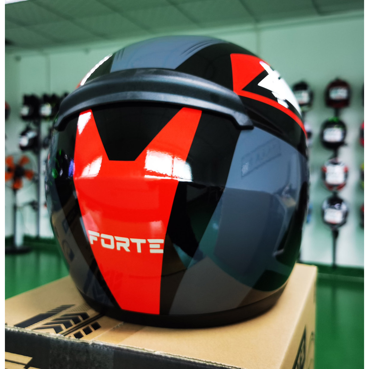 Мотошолом 902 Forte чорно-білий, L