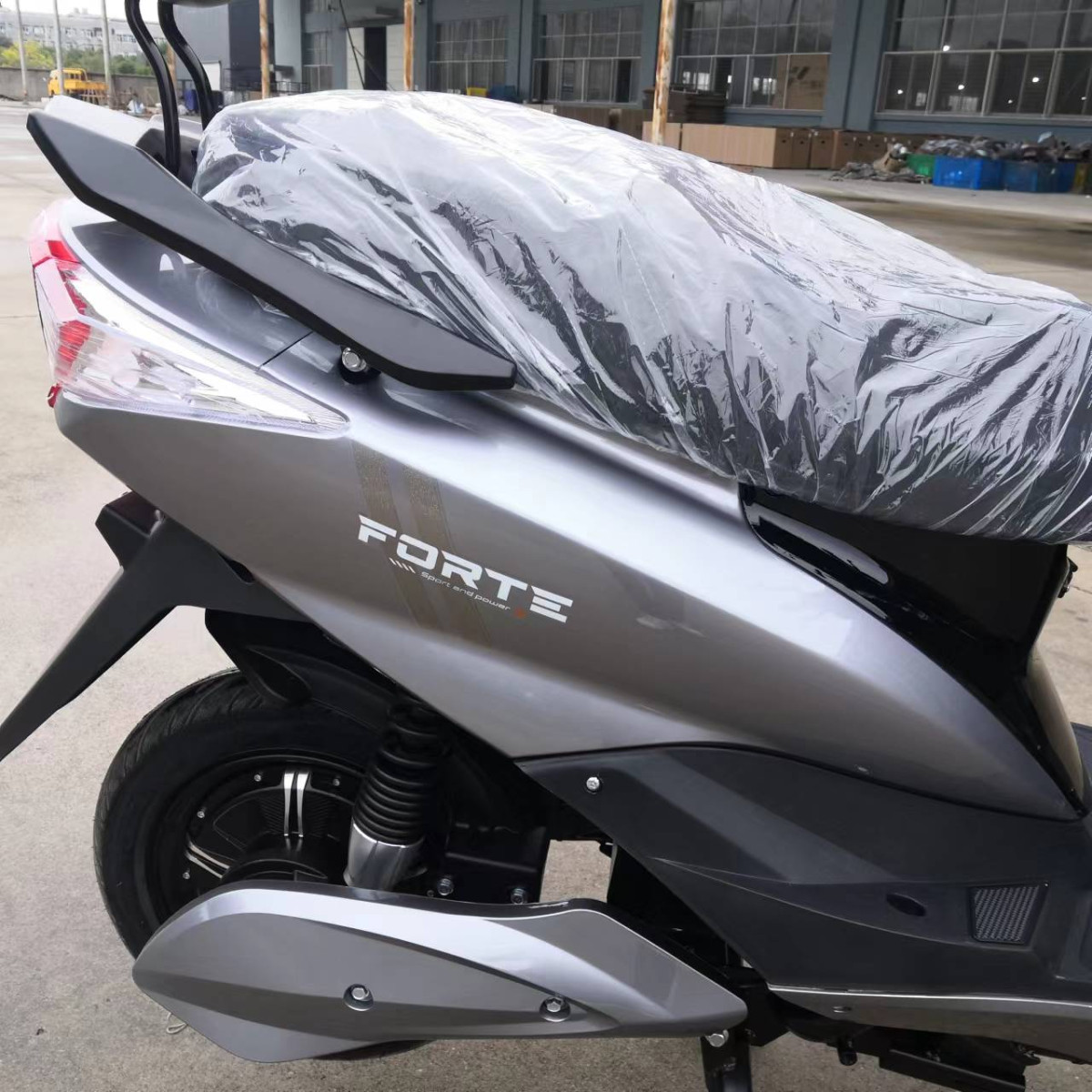 Електроскутер FORTE HAWK сірий