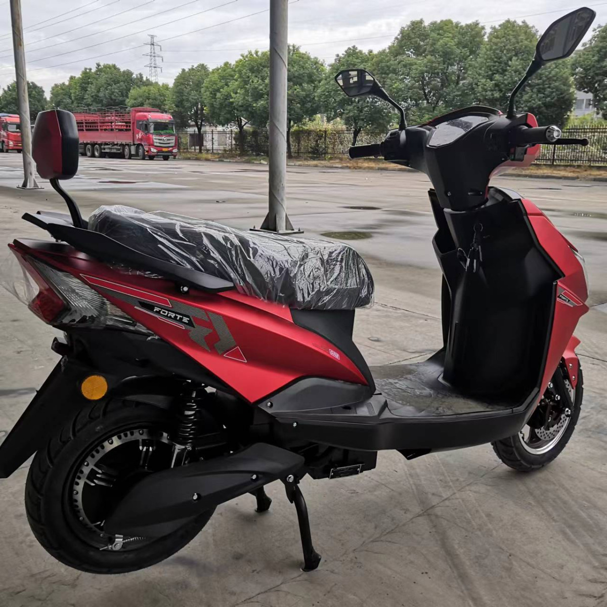 Електроскутер FORTE LEON червоний