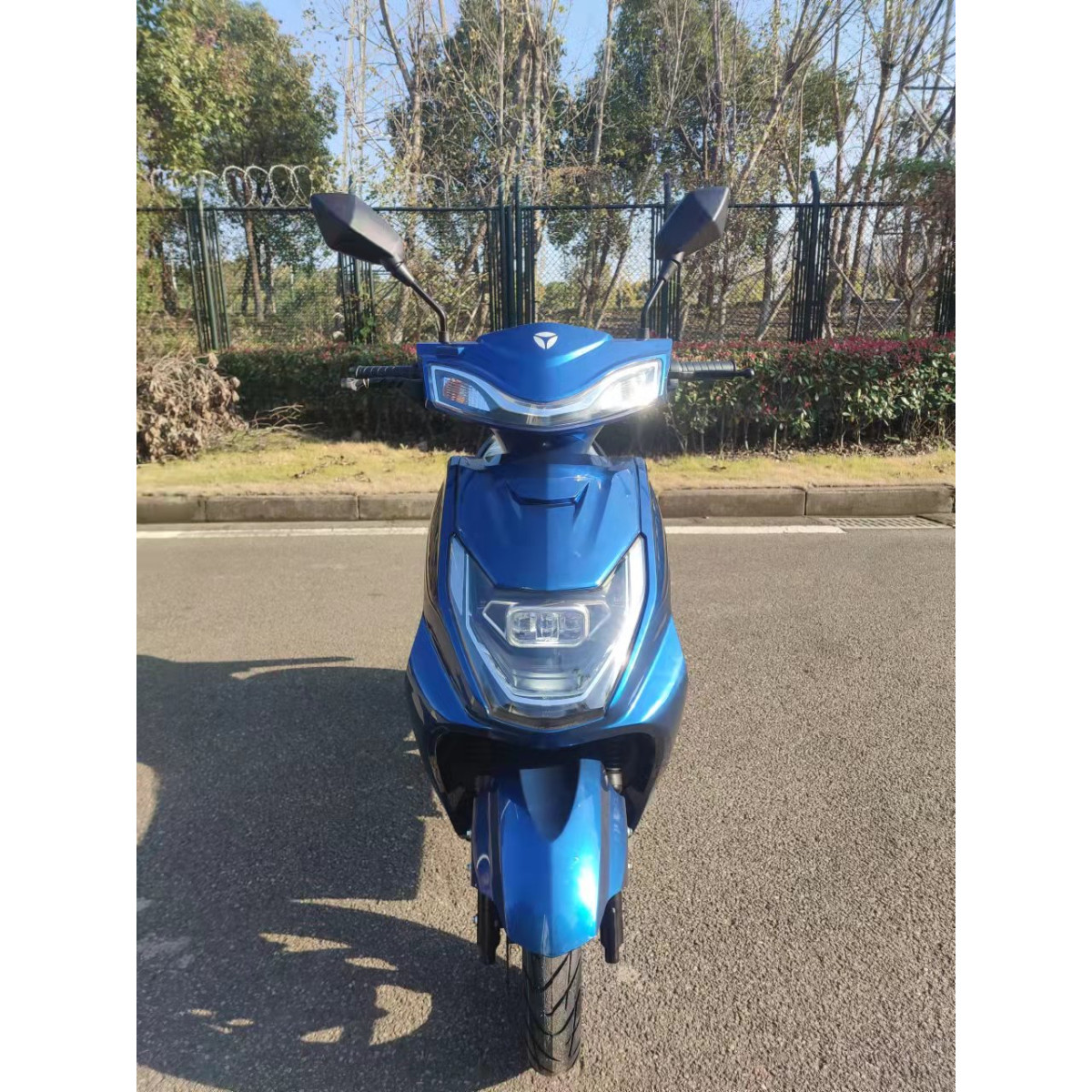 Електроскутер YADEA LUNA синій