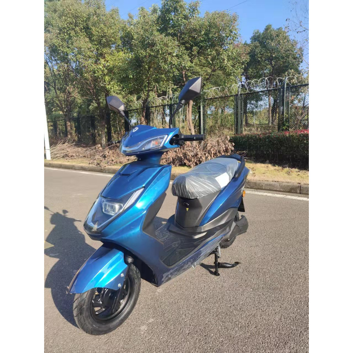 Електроскутер YADEA LUNA синій