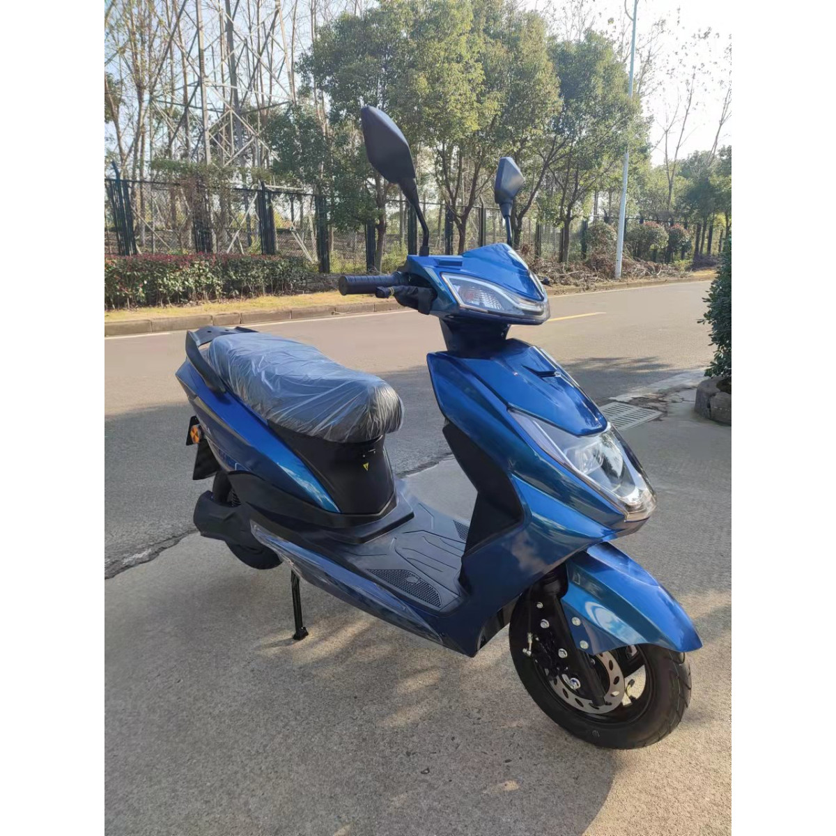 Електроскутер YADEA LUNA синій