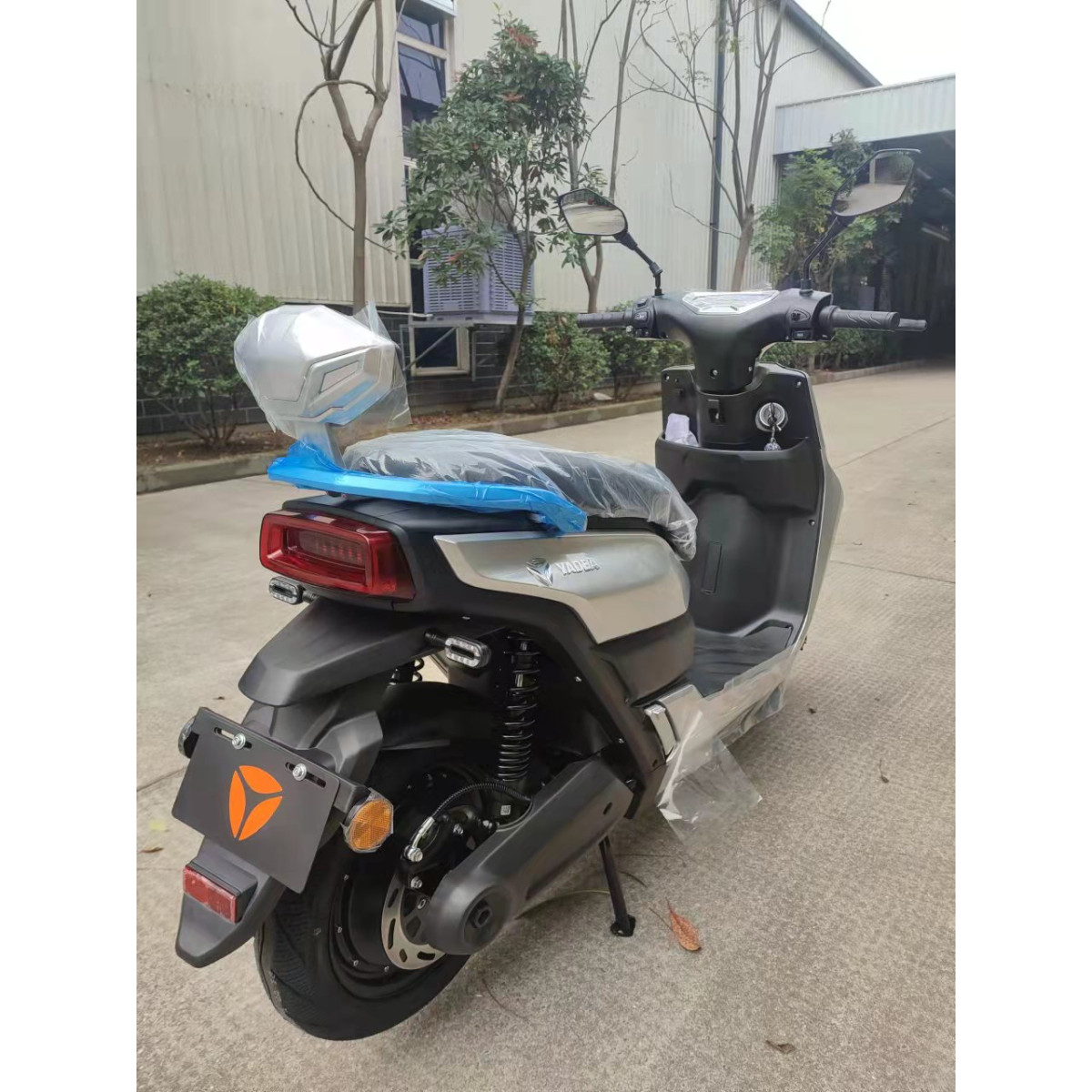 Електроскутер YADEA T9 сірий