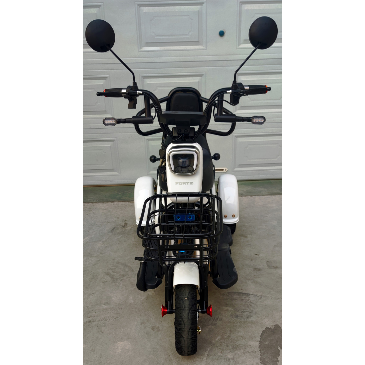 Электроскутер FORTE S1 белый