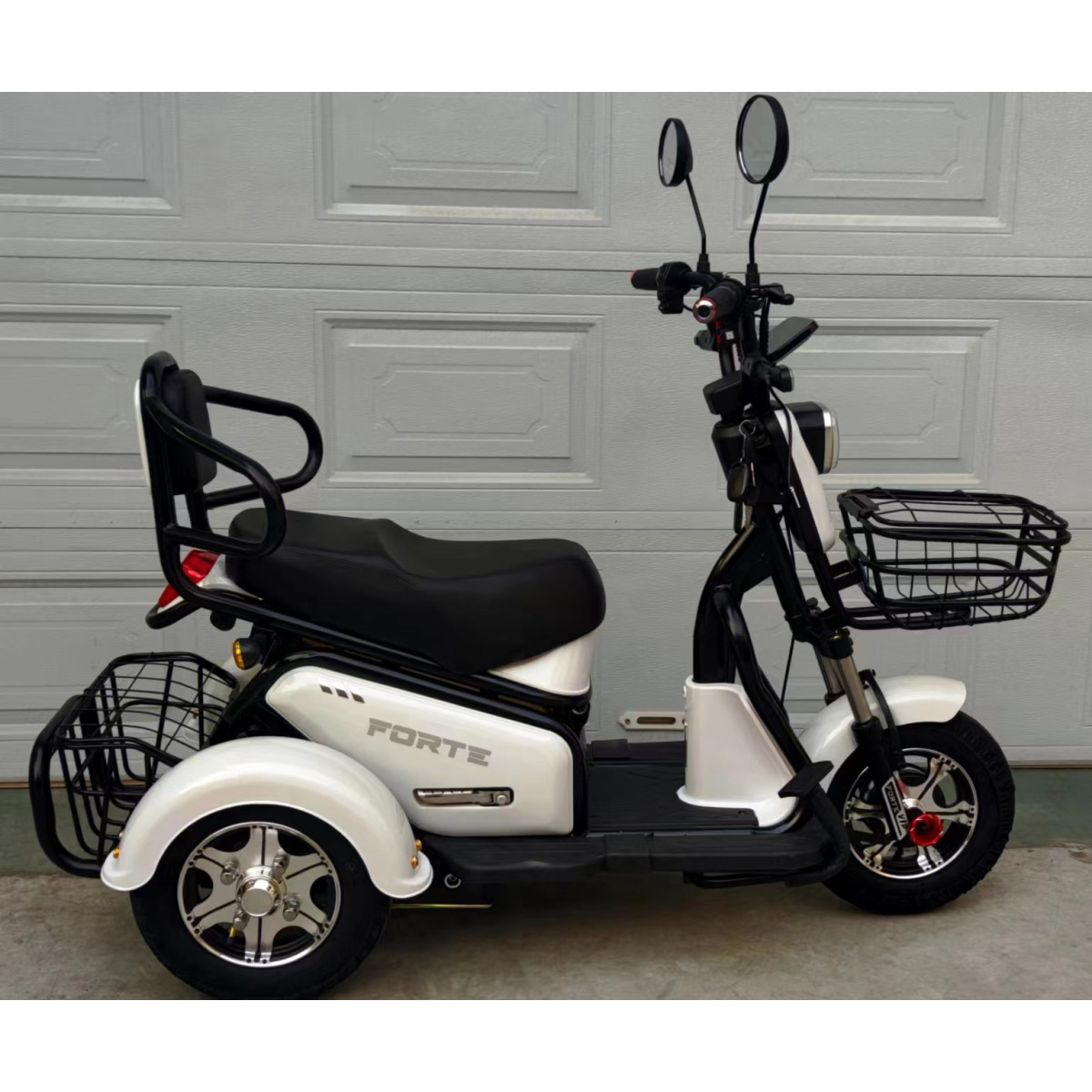 Электроскутер FORTE S1 белый