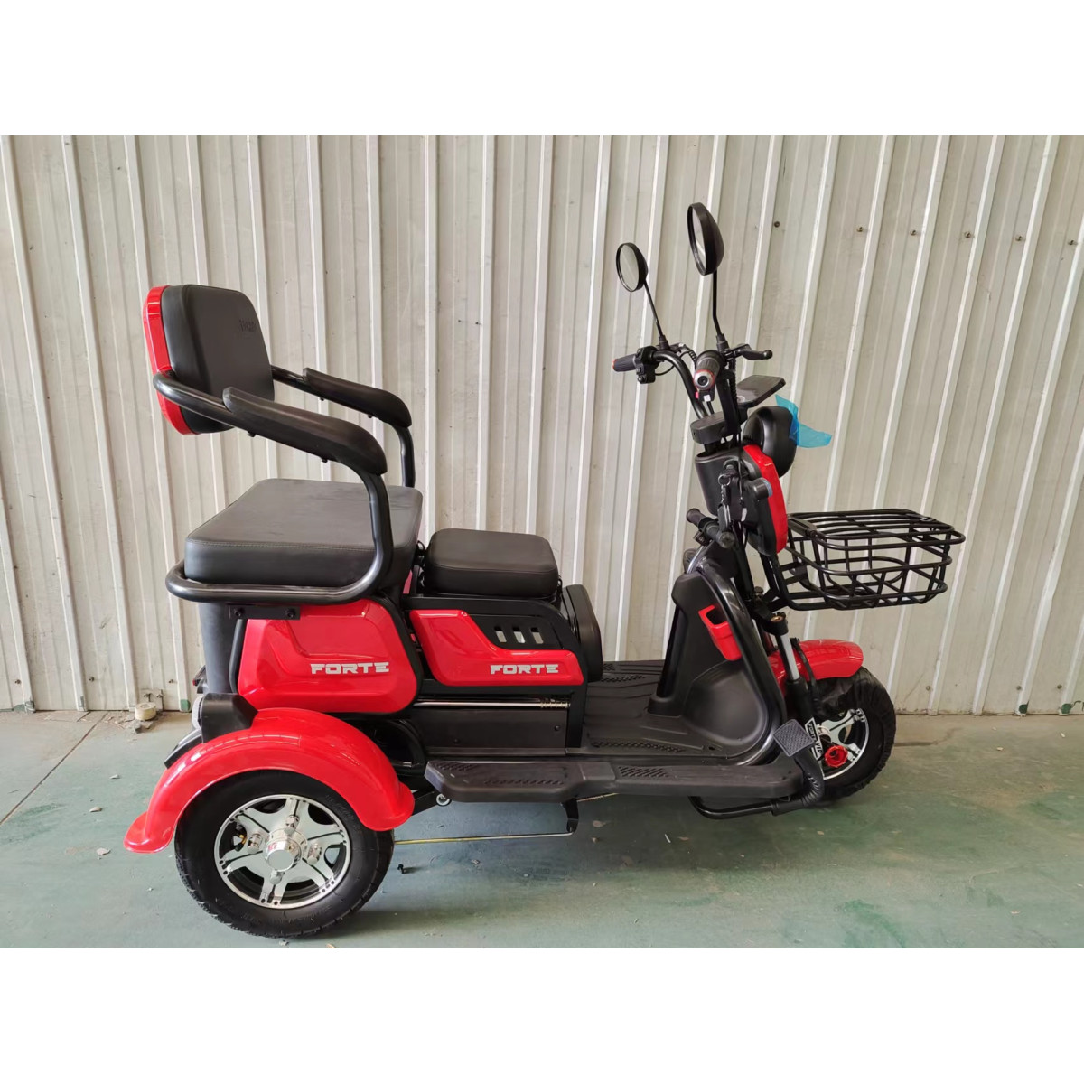 Электроскутер FORTE FAMILY красный