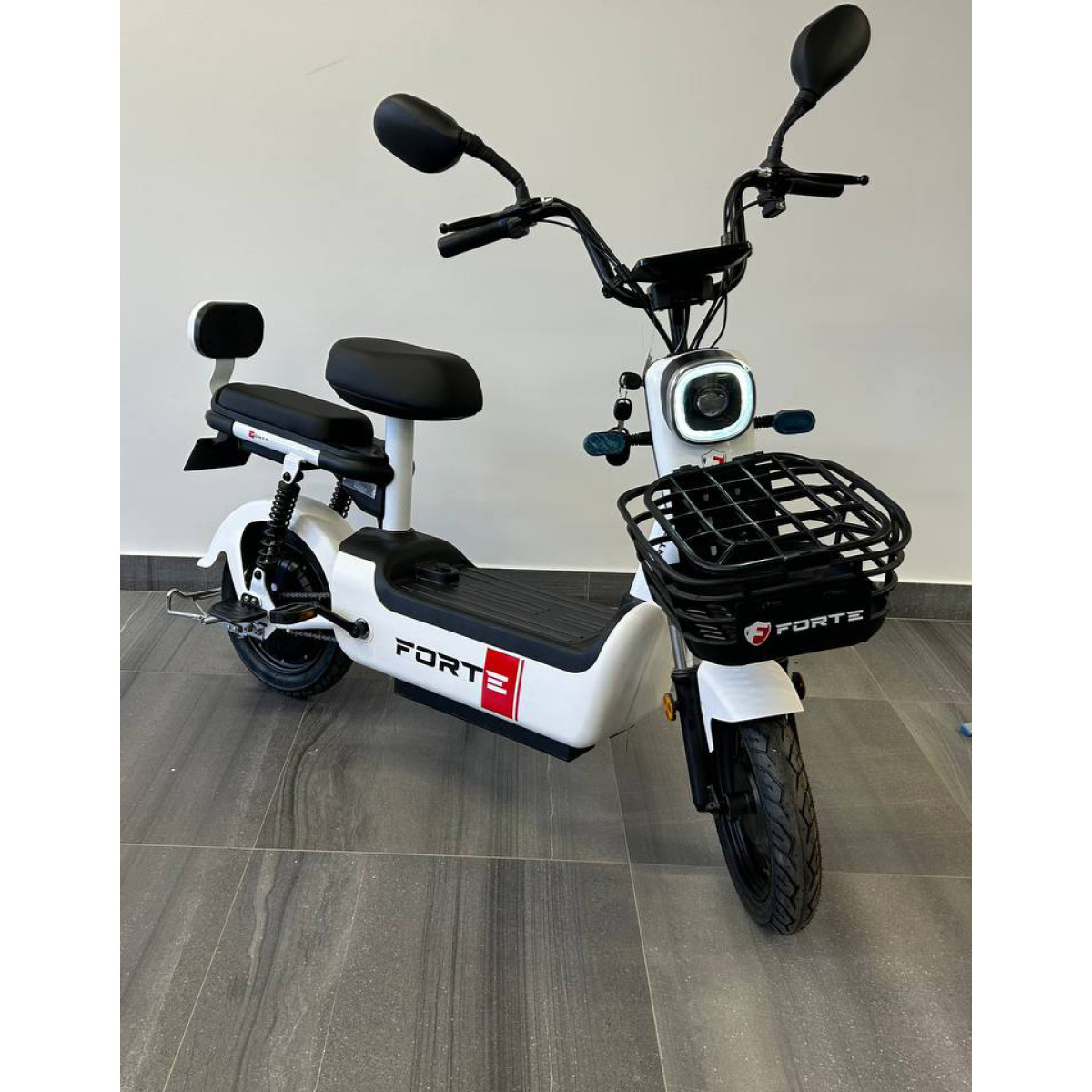 Велоскутер аккумуляторный FORTE LUCKY белый