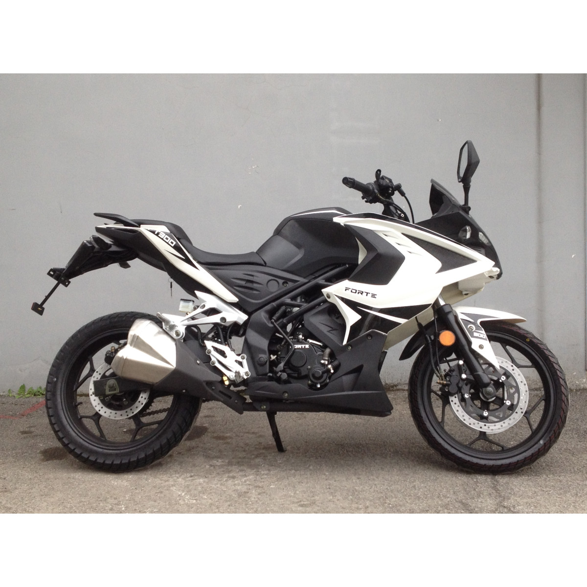 Мотоцикл FT300-R1 Forte черно-белый