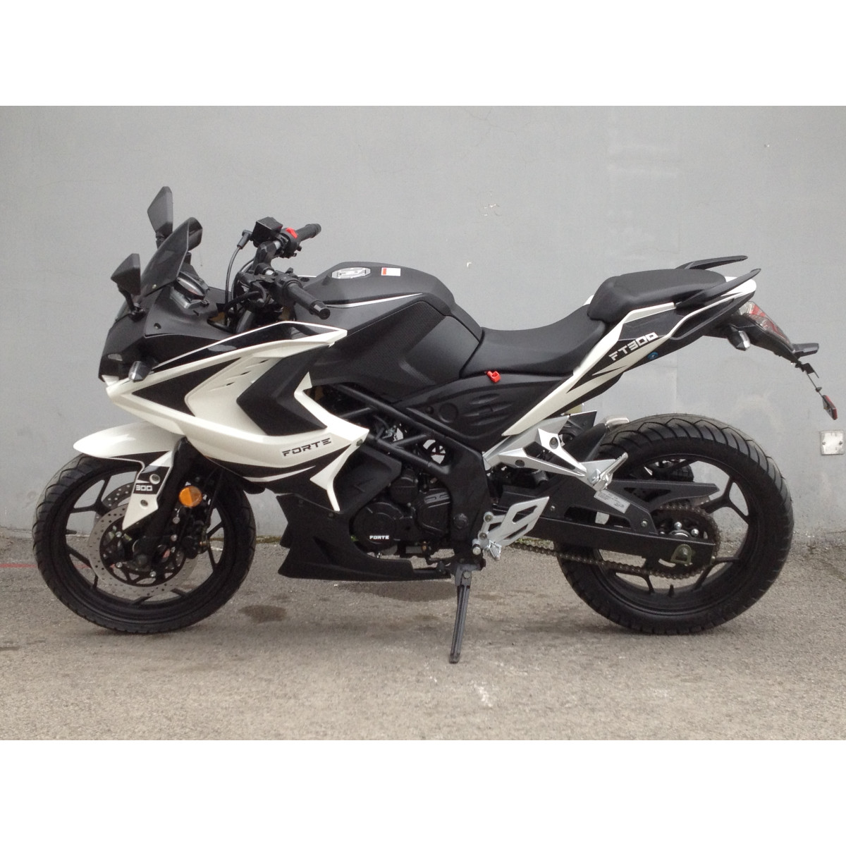 Мотоцикл FT300-R1 Forte черно-белый
