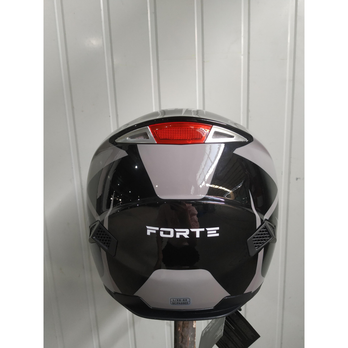 Мотошолом чорно-сірий FORTE M61D, розмір L