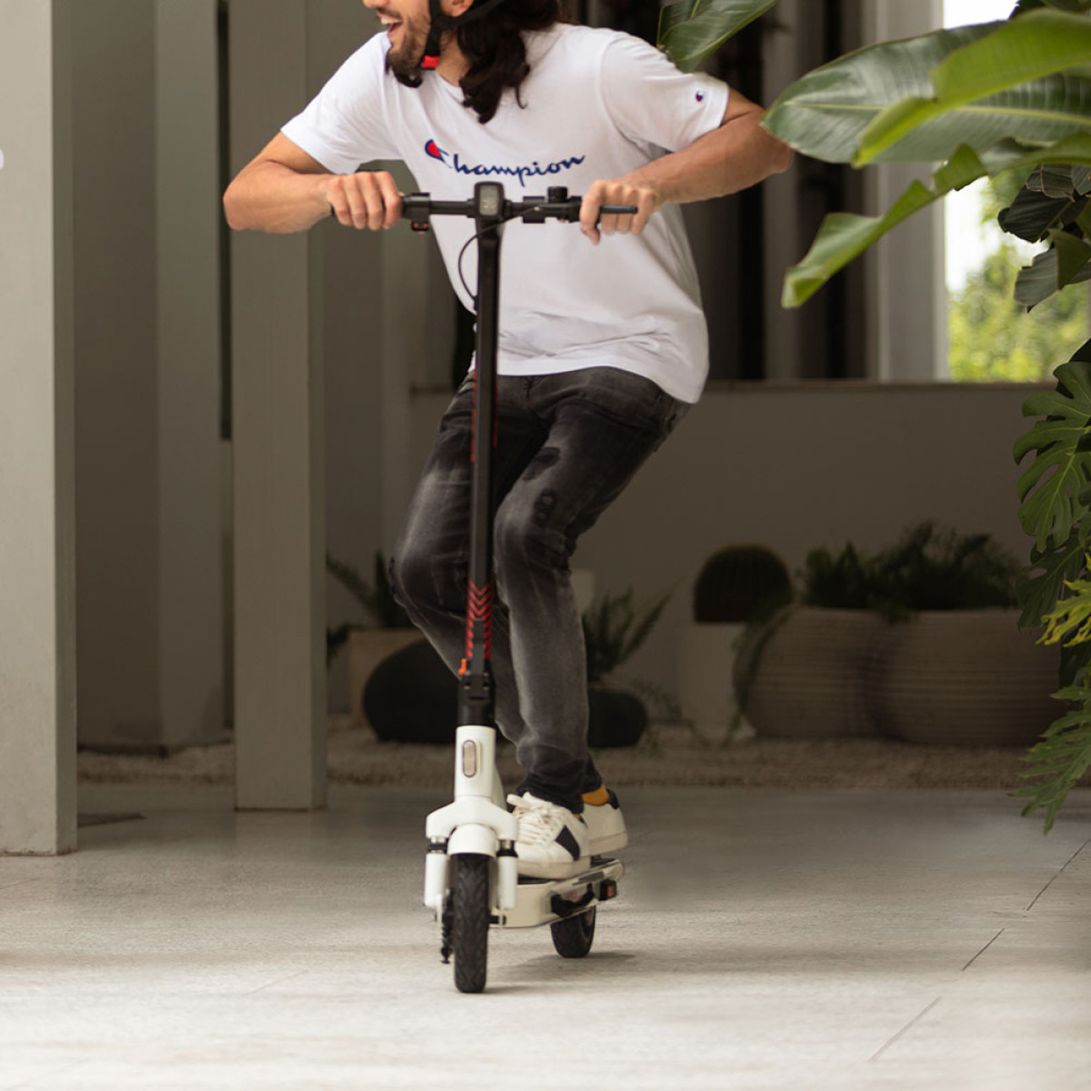 Аккумуляторный самокат YADEA KS3 бело-черно-красный, 500Вт