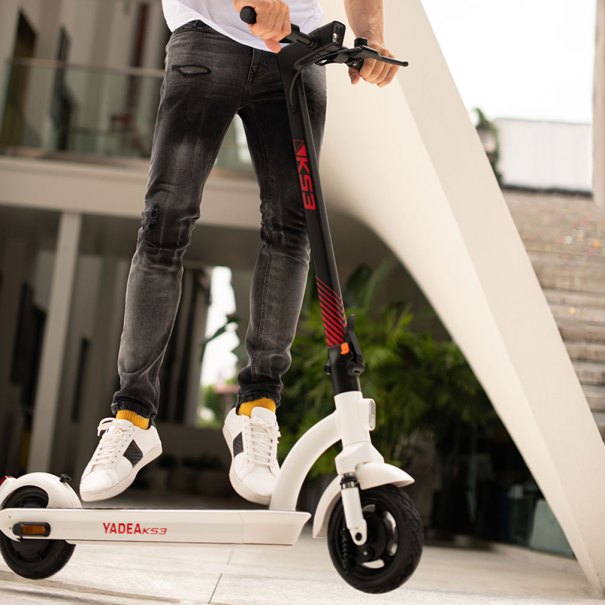 Аккумуляторный самокат YADEA KS3 бело-черно-красный, 500Вт