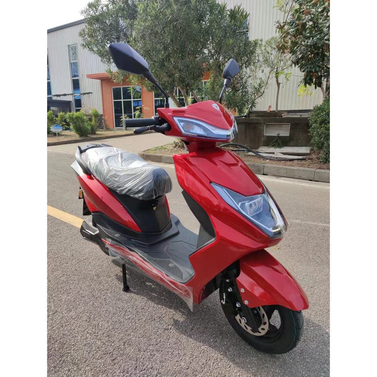 Электроскутер YADEA LUNA красный