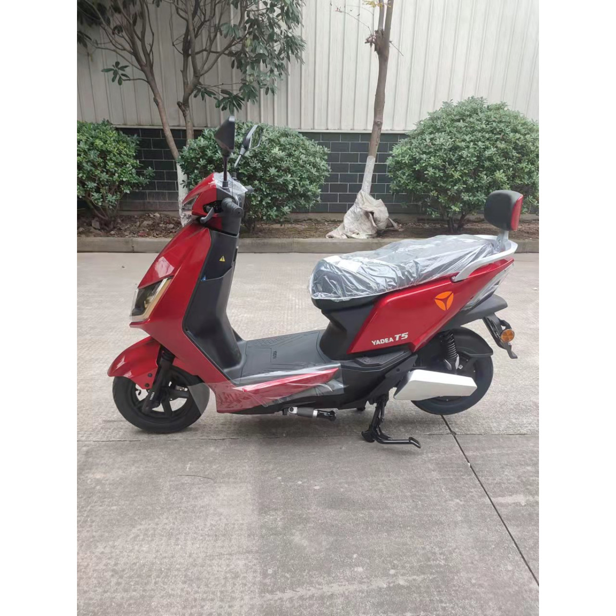 Электроскутер YADEA T5 красный